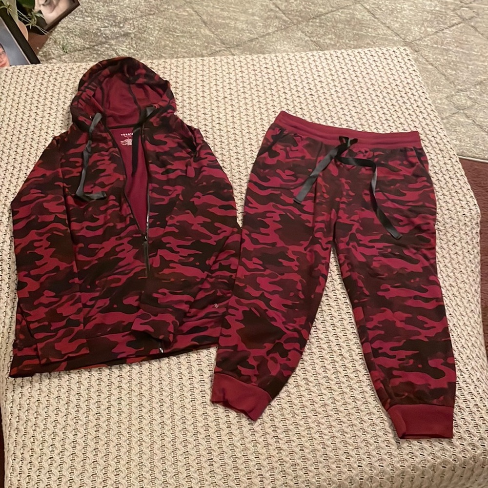 Torrid active set. Both pieces Size 1. Like new